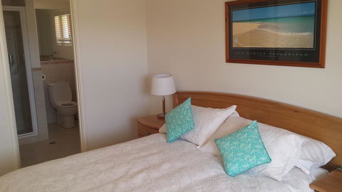 Alexander Drive B & B - Accommodation Rockhampton 0
