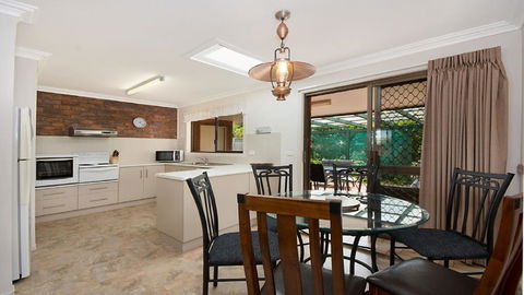Alexander Palms - Accommodation Rockhampton 0