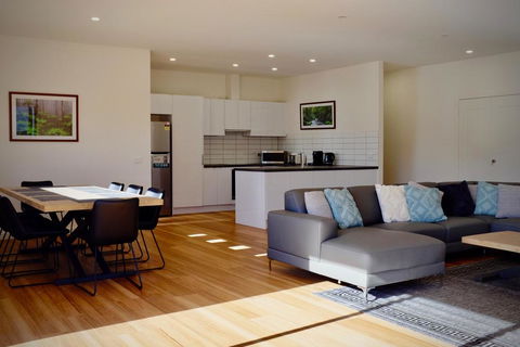 All Seasons Marysville - Accommodation Rockhampton 0