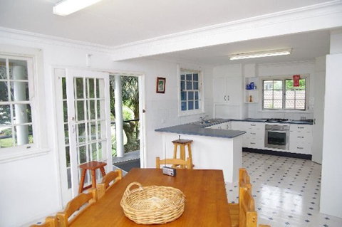 Allamanda House, 3 Willow Street - Accommodation Rockhampton 2