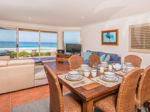 Allure On Blueys - Accommodation Rockhampton 0
