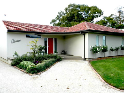 Almas Cottage - Accommodation Rockhampton 1
