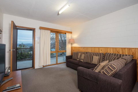 Alpine Apartment - Great Location With Views Of Lake Jindabyne - Accommodation Rockhampton 1