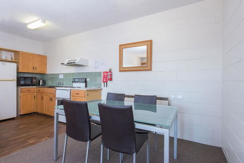 Alpine Apartment - Great Location With Views Of Lake Jindabyne - Accommodation Rockhampton 3