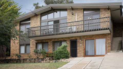 Alpine House - Views Over Lake Jindabyne And The Snowy Mountains - Accommodation Rockhampton 0