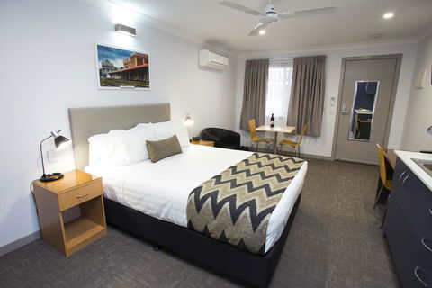Altitude Motel Apartments - Accommodation Rockhampton 2