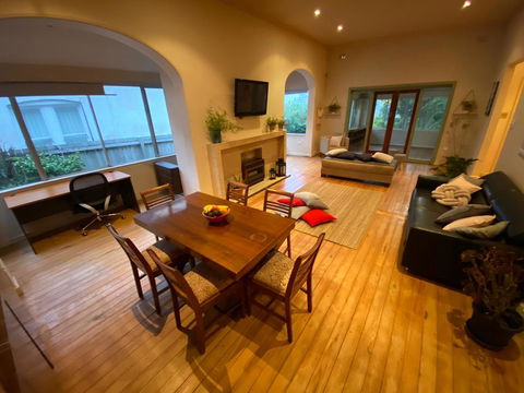 Amazing And Big Home With View - Accommodation Rockhampton 0
