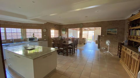 Amazing Beach House - Accommodation Rockhampton 3