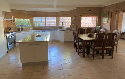 Amazing Beach House - Accommodation Rockhampton 1