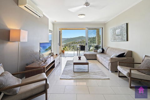 Amazing Ocean Views, Pool, Award Winning Location, Airlie Beach - Accommodation Rockhampton 3