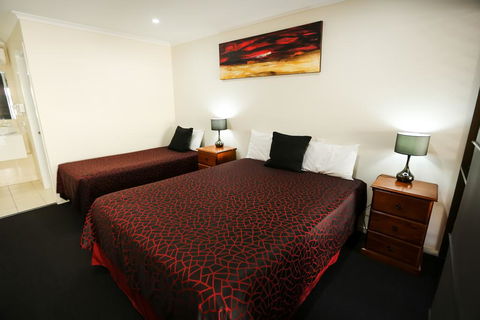 Amber Lodge Motel - Accommodation Rockhampton 0