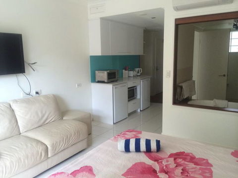 AmphoraStudioPalmCove - Accommodation Rockhampton 2