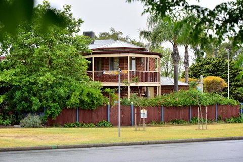 Anchorage Guest House And Self-contained Accommodation - Accommodation Rockhampton 0