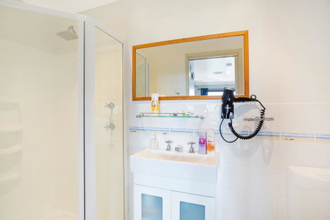 Anchors Aweigh - Accommodation Rockhampton 3