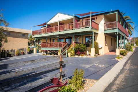 Anchors Aweigh - Accommodation Rockhampton 0