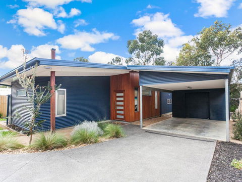 ANGLE BY THE SEA - Anglesea - Accommodation Rockhampton 0
