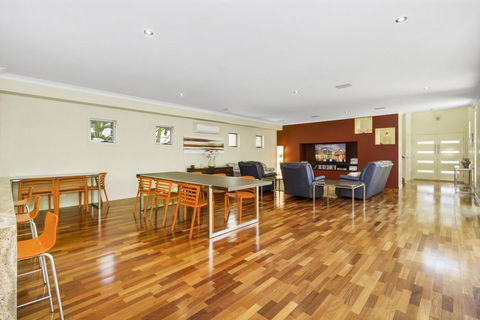 ANGOURIE HOUSE - SALT VILLAGE - Accommodation Rockhampton 3