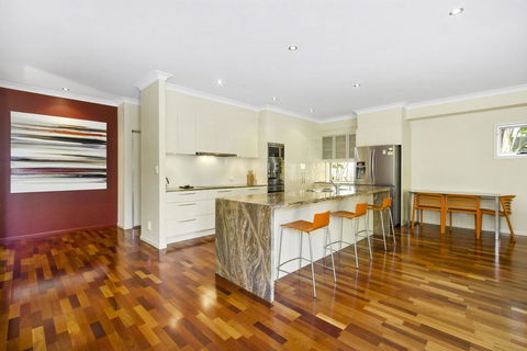ANGOURIE HOUSE - SALT VILLAGE - Accommodation Rockhampton 2