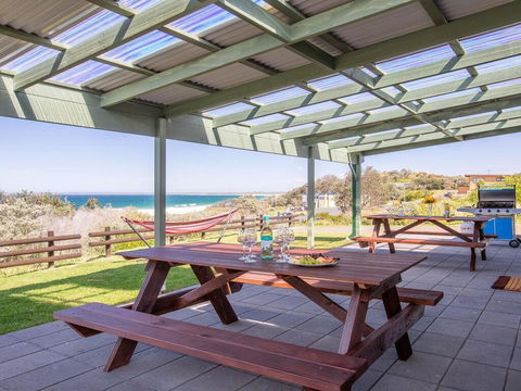 Antonio's Paradise - Spectacular Views Over Warrain Beach - Accommodation Rockhampton 0