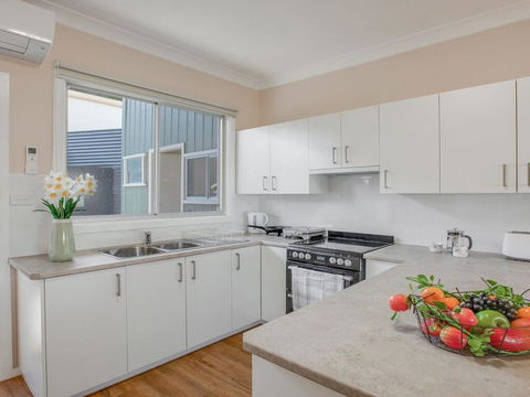 Antonio's Paradise - Spectacular Views Over Warrain Beach - Accommodation Rockhampton 1