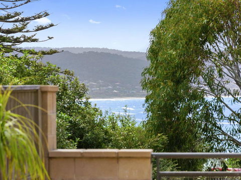 APARTMENT 23 PACIFIC APARTMENTS - Sit On The Deck And Soak In The View - Accommodation Rockhampton 0