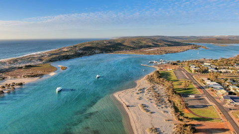 API Pelican Beach Front Apartments Kalbarri - Accommodation Rockhampton 1