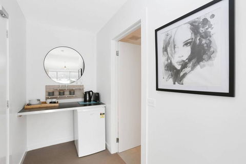APOLLO 13 STUDIO - Free Wifi, Opposite Beach! - Accommodation Rockhampton 3