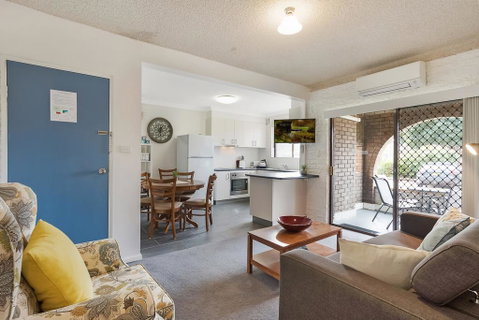 Apollo Unit 10 - Accommodation Rockhampton 2