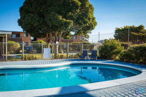Apollo Unit 15 - Accommodation Rockhampton 2