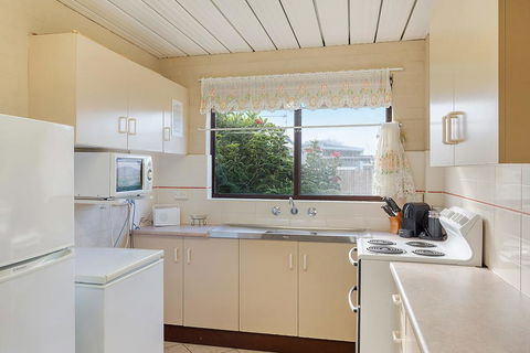Apollo Unit 27 - Accommodation Rockhampton 2