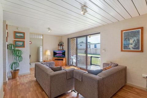 Apollo Unit 27 - Accommodation Rockhampton 0