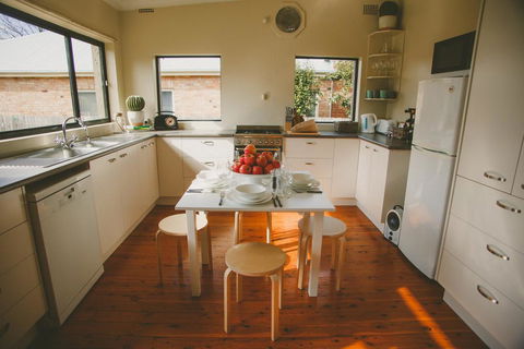 Apple Cottage, Orange NSW - Accommodation Rockhampton 3