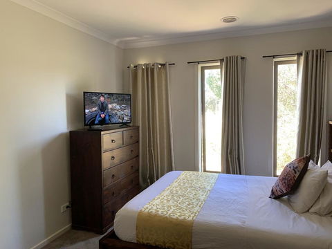 Apple House - Accommodation Rockhampton 3