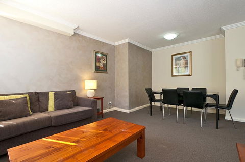 Aqualine Apartments On The Broadwater - Accommodation Rockhampton 2