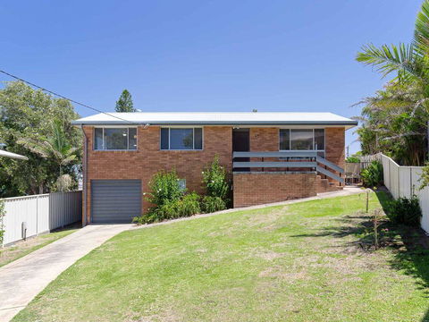 Argyle Cottage' 41 Argyle Avenue - Great Family Home For Holidays - Accommodation Rockhampton 0