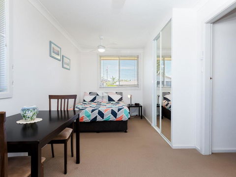Argyle Cottage' 41 Argyle Avenue - Great Family Home For Holidays - Accommodation Rockhampton 3