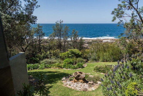 ARGYLL MOLLYMOOK - Absolute Waterfront - Accommodation Rockhampton 1