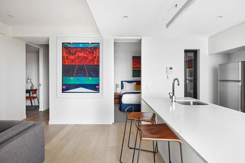 Art Series - The Johnson - Accommodation Rockhampton 1