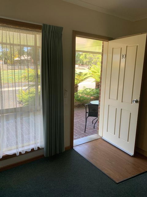 Arthur Phillip Motor Inn - Accommodation Rockhampton 1