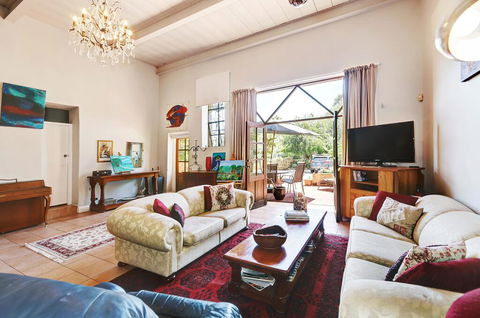 Arty Warehouse Apartment - Stroll To South Beach - Accommodation Rockhampton 0