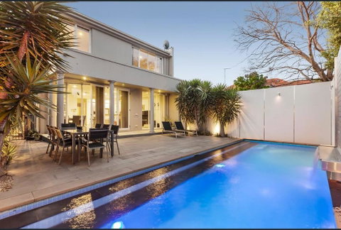 Luxurious Townhouse Retreat In Prestigious Brighton - Accommodation Rockhampton 0
