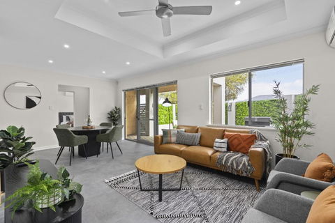 Luxury On Lewes - Accommodation Rockhampton 0