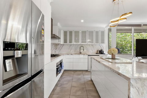 Luxury Spacious 3-bedroom Suite On Exclusive Lansell Rd, Toorak - Accommodation Rockhampton 3