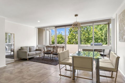 Luxury Spacious 3-bedroom Suite On Exclusive Lansell Rd, Toorak - Accommodation Rockhampton 2