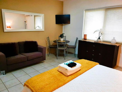 M104 West Perth Studio Apartment Near Kings Park - Accommodation Rockhampton 1