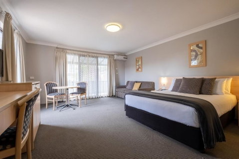 Maclin Lodge Motel - Accommodation Rockhampton 0