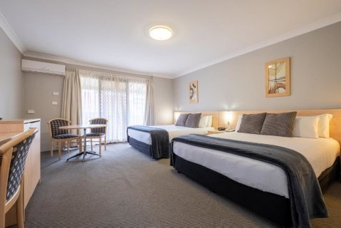 Maclin Lodge Motel - Accommodation Rockhampton 1
