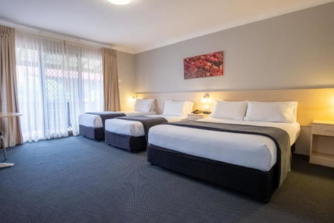 Maclin Lodge Motel - Accommodation Rockhampton 3