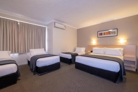 Maclin Lodge Motel - Accommodation Rockhampton 2