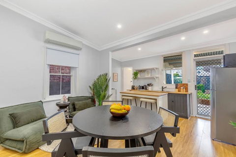 Main Street Terrace - An Elegant Urban Escape - Accommodation Rockhampton 0